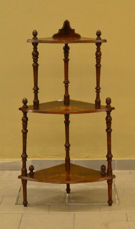 Etagere, sec. XIX, in noce intarsiato&nbsp;&nbsp;&nbsp;&nbsp;&nbsp;&nbsp;&nbsp;&nbsp;&nbsp;&nbsp;&nbsp;&nbsp;&nbsp;&nbsp;&nbsp;&nbsp;&nbsp;&nbsp;&nbsp;&nbsp;&nbsp;&nbsp;&nbsp;&nbsp;&nbsp;&nbsp;&nbsp;&nbsp;&nbsp;&nbsp;&nbsp;&nbsp;&nbsp;&nbsp;&nbsp;&nbsp;&nbsp;