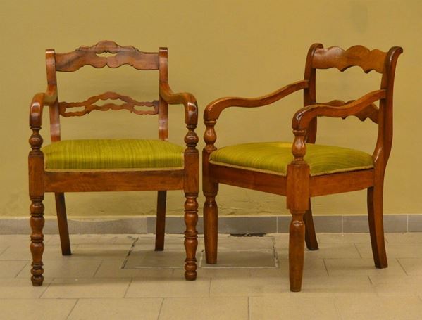 Coppia di poltroncine, sec. XIX, in noce