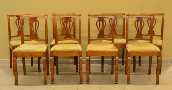 Otto sedie, in stile '700, in noce,