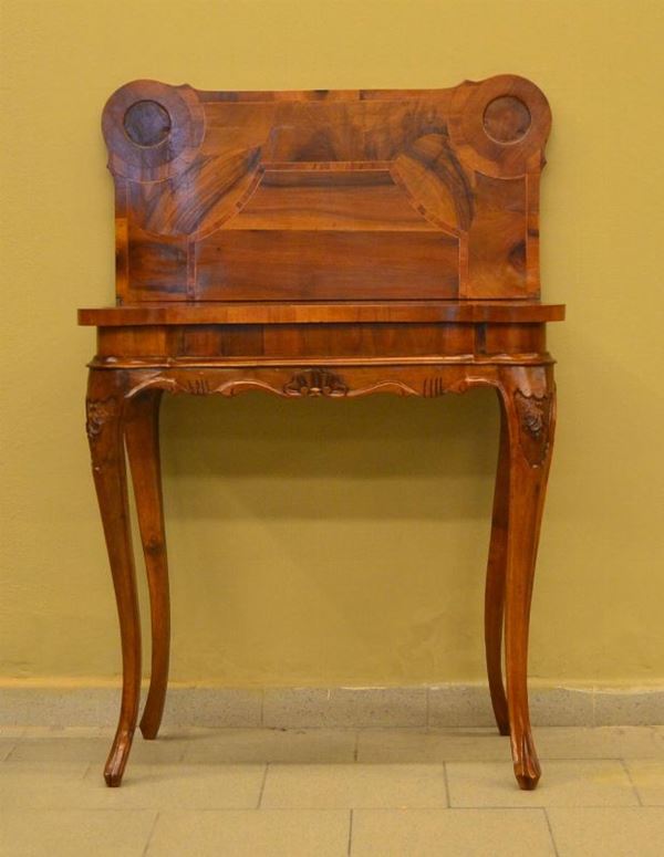 Tavolino da gioco, in stile '700, in&nbsp; noce,