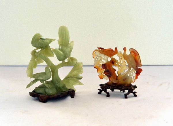 DUE SCULTURE IN GIADA E CORNIOLA , SEC. XX                                