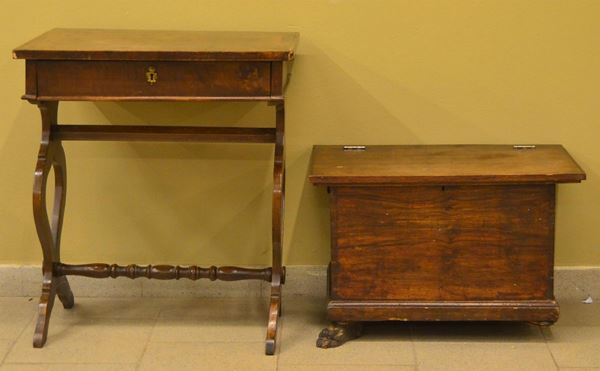 Tavolino, sec. XX, in noce,                                                 - Asta ASTA A TEMPO - MOBILI, DIPINTI, OGGETTI D'ARTE - Poggio Bracciolini Casa d'Aste