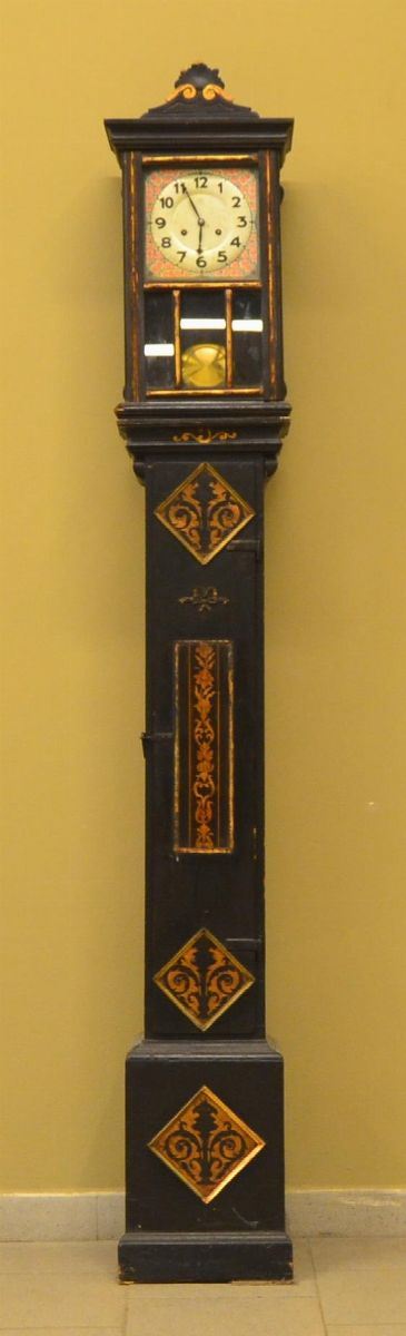 Orologio a colonna, inizi sec. XX, in legno laccato&nbsp;&nbsp;&nbsp;&nbsp;&nbsp;&nbsp;&nbsp;&nbsp;&nbsp;&nbsp;&nbsp;&nbsp;&nbsp;&nbsp;&nbsp;&nbsp;&nbsp;&nbsp;&nbsp;&nbsp;&nbsp;&nbsp;&nbsp;