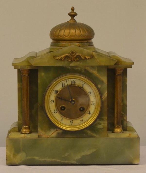 Orologio, sec. XX, in alabastro,                                          