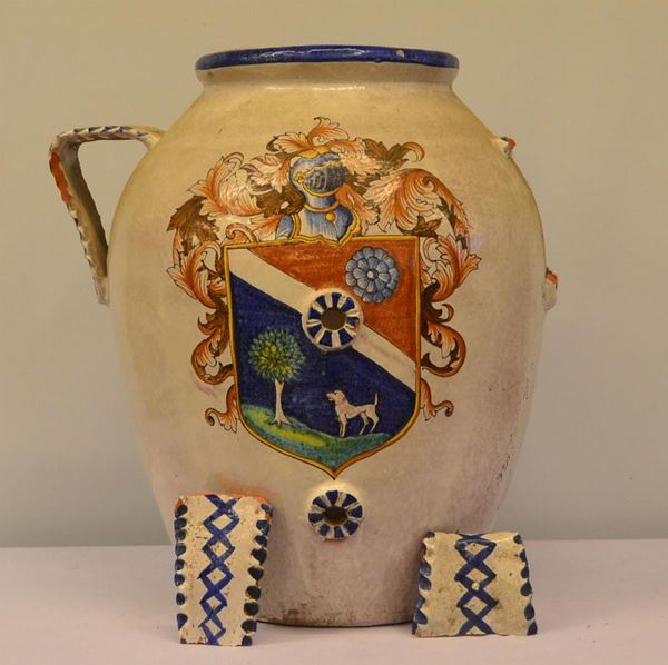 Orcio, inizi sec. XX, in terracotta pitturata                             