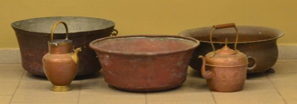 Tre paioli e due brocche, inizi sec. XX, in rame,                           - Asta ASTA A TEMPO - MOBILI, DIPINTI, OGGETTI D'ARTE - Poggio Bracciolini Casa d'Aste