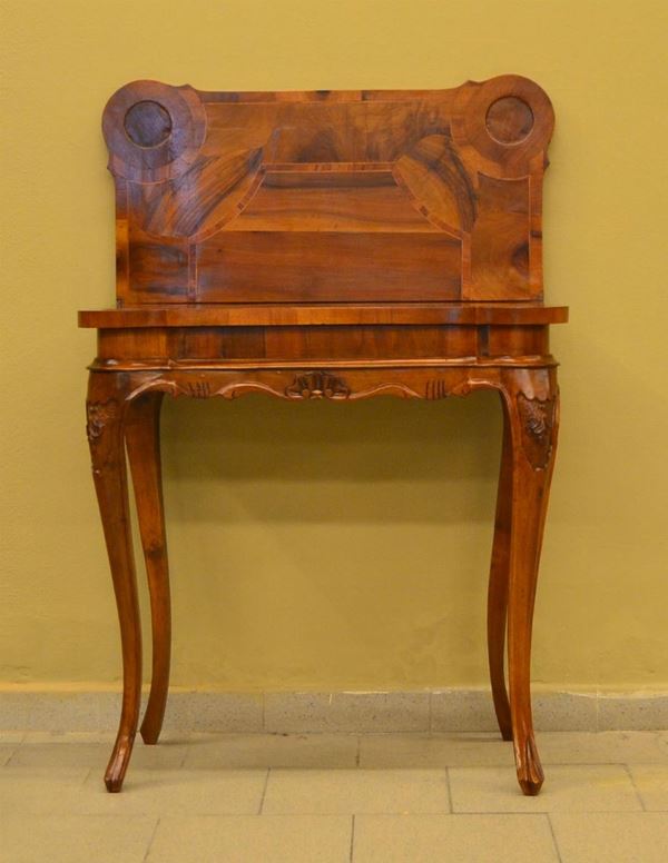 Tavolino da gioco, in stile '700, in&nbsp; noce,&nbsp;&nbsp;&nbsp;&nbsp;&nbsp;&nbsp;&nbsp;&nbsp;&nbsp;&nbsp;&nbsp;&nbsp;&nbsp;&nbsp;&nbsp;&nbsp;&nbsp;&nbsp;&nbsp;&nbsp;&nbsp;&nbsp;&nbsp;&nbsp;&nbsp;&nbsp;&nbsp;&nbsp;&nbsp;&nbsp;&nbsp;