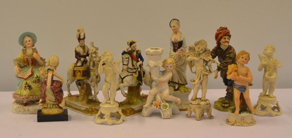 Undici sculturine, sec. XX, in porcellana, raffiguranti                     - Asta ASTA A TEMPO - MOBILI, DIPINTI, OGGETTI D'ARTE - Poggio Bracciolini Casa d'Aste