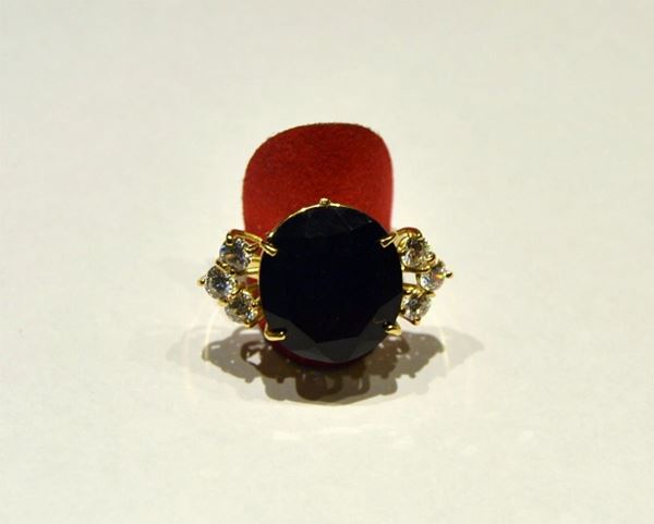 ANELLO IN ORO GIALLO, QUARZO FUME' E PIETRE    