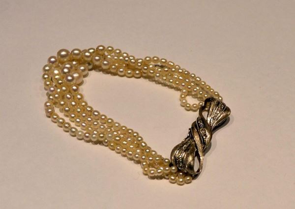 BRACCIALETTO IN ORO BIANCO, DIAMANTI E PERLE 