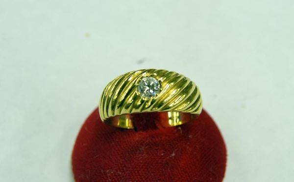 ANELLO IN ORO GIALLO E DIAMANTE