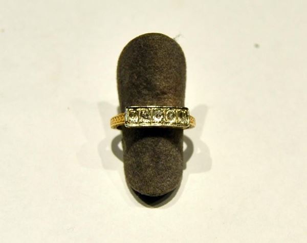 ANELLO IN ORO GIALLO E DIAMANTI