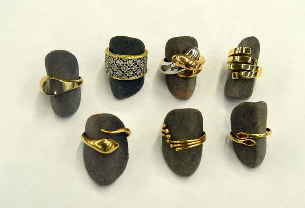 SETTE ANELLI IN ORO GIALLO E ORO BIANCO  - Asta GIOIELLI, ARGENTI, MOBILI E DIPINTI - Poggio Bracciolini Casa d'Aste