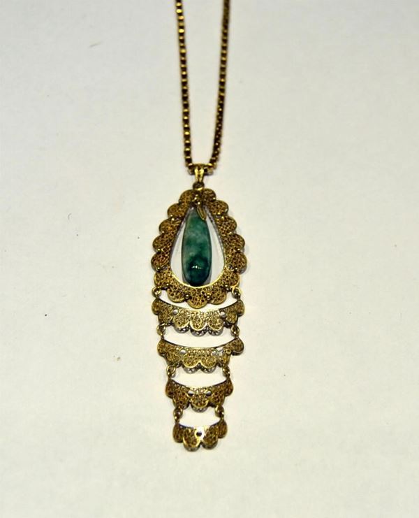 COLLANA CON PENDENTE IN ORO GIALLO E GIADA