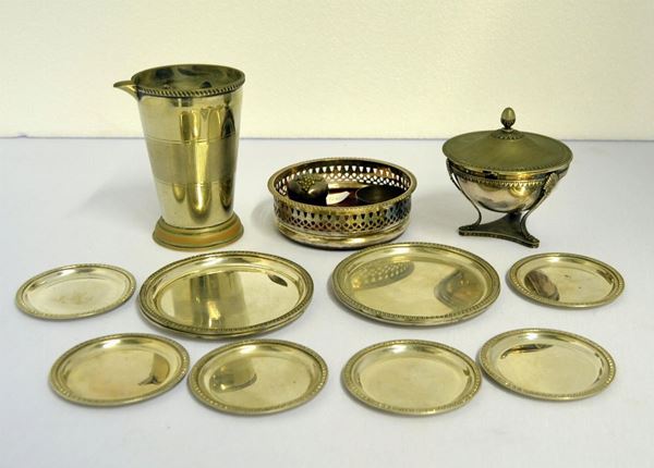 DODICI SOTTOBICCHIERI, QUATTRO SOTTOBOTTIGLIE ED