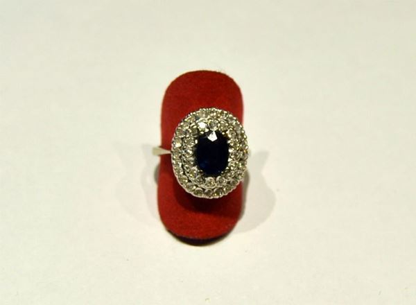 ANELLO IN  ORO BIANCO, DIAMANTI E ZAFFIRO                                 