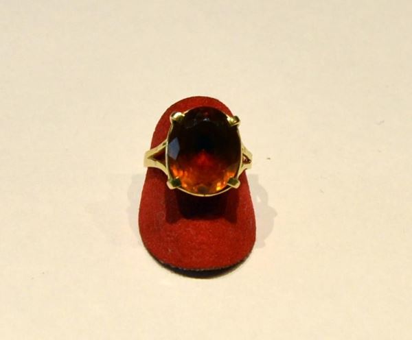 ANELLO IN ORO GIALLO E TOPAZIO
