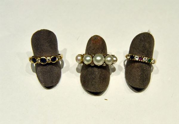 ANELLO IN ORO GIALLO, ZAFFIRI E DIAMANTI