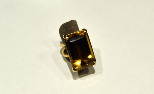 ANELLO IN ORO GIALLO E TOPAZIO
