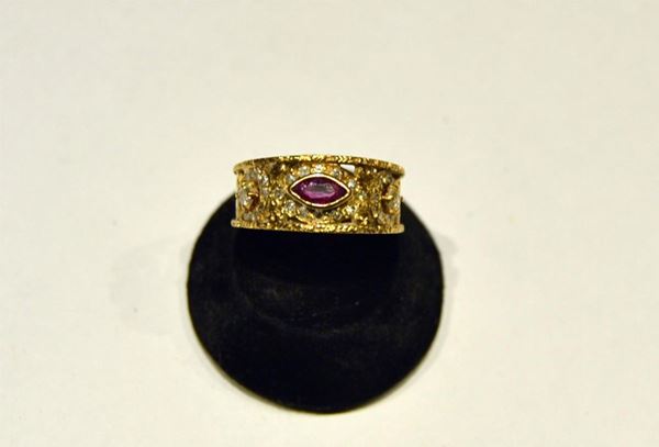 ANELLO IN ORO BIANCO, ORO GIALLO, DIAMANTI E RUBINO  