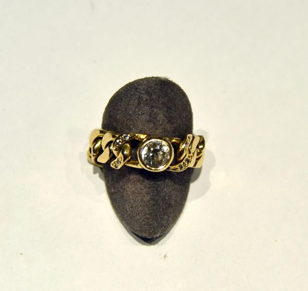ANELLO IN ORO GIALLO E DIAMANTI