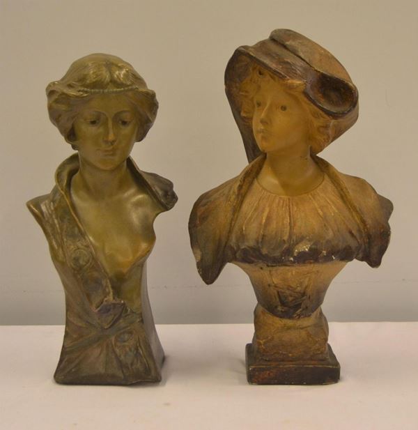 Due sculture, sec. XX, in gesso, raffiguranti                               - Asta GIOIELLI, ARGENTI, MOBILI E DIPINTI - Poggio Bracciolini Casa d'Aste