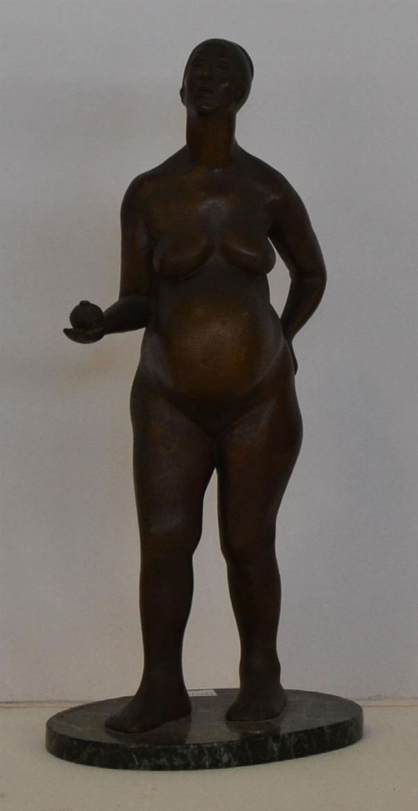 Scultura, sec. XX, in bronzo, raffigurante donna in gravidanza,&nbsp;&nbsp;&nbsp;&nbsp;&nbsp;&nbsp;&nbsp;&nbsp;&nbsp;  - Asta GIOIELLI, ARGENTI, MOBILI E DIPINTI - Poggio Bracciolini Casa d'Aste