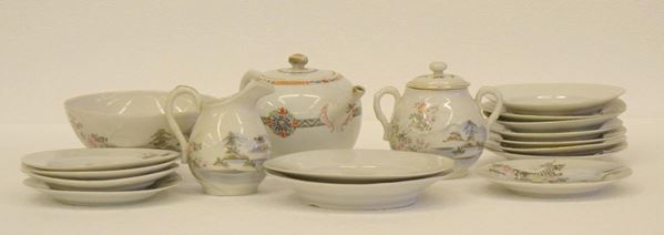 Teiera Cina, sec. XIX, in porcellana                                        - Asta GIOIELLI, ARGENTI, MOBILI E DIPINTI - Poggio Bracciolini Casa d'Aste