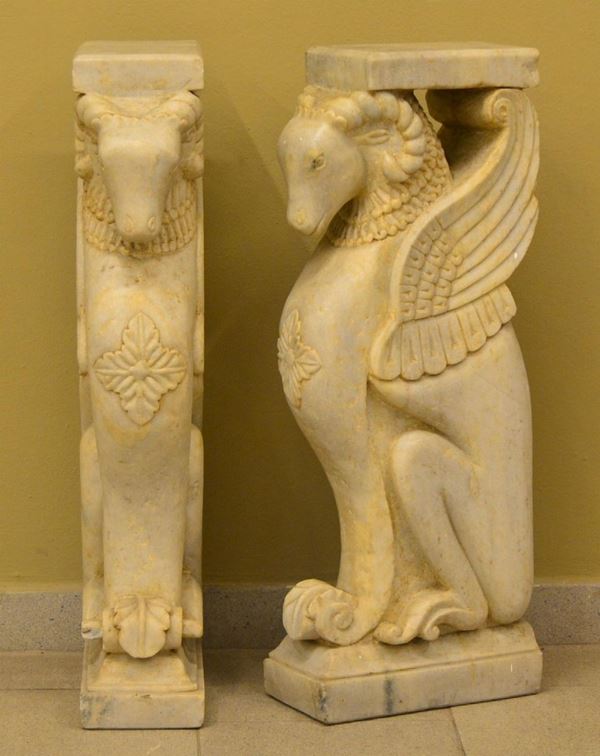 Coppia di basi, sec. XX, in marmo,  - Asta GIOIELLI, ARGENTI, MOBILI E DIPINTI - Poggio Bracciolini Casa d'Aste