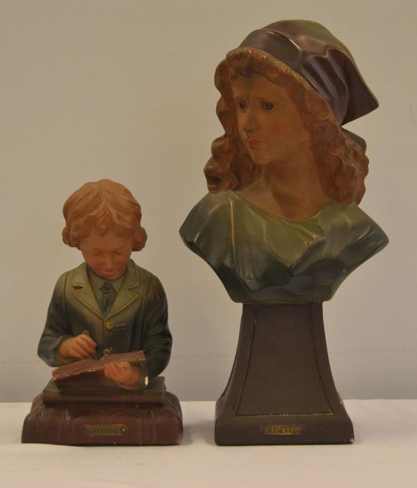 Due sculture, sec. XX, in gesso, raffiguranti bambino&nbsp;&nbsp;&nbsp;&nbsp;&nbsp;&nbsp;&nbsp;&nbsp;&nbsp;&nbsp;&nbsp;&nbsp;&nbsp;&nbsp;&nbsp;&nbsp;&nbsp;&nbsp;&nbsp;&nbsp;&nbsp;