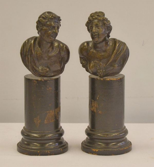 Due maniglie, sec. XVIII, in bronzo lavorato&nbsp;&nbsp;&nbsp;&nbsp;&nbsp;&nbsp;&nbsp;&nbsp;&nbsp;&nbsp;&nbsp;&nbsp;&nbsp;&nbsp;&nbsp;&nbsp;&nbsp;&nbsp;&nbsp;&nbsp;&nbsp;&nbsp;&nbsp;&nbsp;&nbsp;&nbsp;&nbsp;&nbsp;&nbsp;&nbsp;  - Asta GIOIELLI, ARGENTI, MOBILI E DIPINTI - Poggio Bracciolini Casa d'Aste
