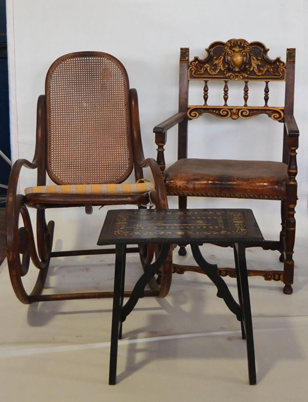 Poltrona a dondolo, in stile Thonet, in noce