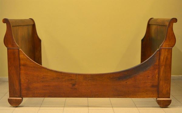 Letto a barca, inizi sec. XX, in castagno&nbsp;&nbsp;&nbsp;&nbsp;&nbsp;&nbsp;&nbsp;&nbsp;&nbsp;&nbsp;&nbsp;&nbsp;&nbsp;&nbsp;&nbsp;&nbsp;&nbsp;&nbsp;&nbsp;&nbsp;&nbsp;&nbsp;&nbsp;&nbsp;&nbsp;&nbsp;&nbsp;&nbsp;&nbsp;&nbsp;&nbsp;&nbsp;&nbsp;