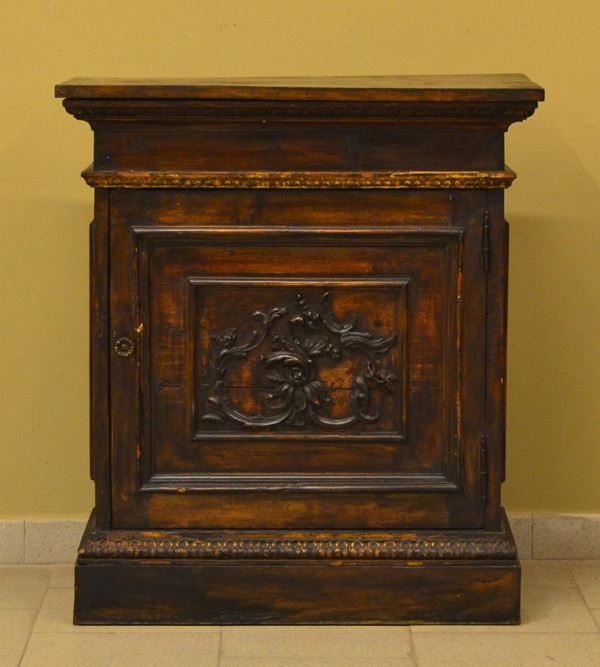 Credenzino, sec. XIX, in noce, sportello e laterali  - Asta GIOIELLI, ARGENTI, MOBILI E DIPINTI - Poggio Bracciolini Casa d'Aste