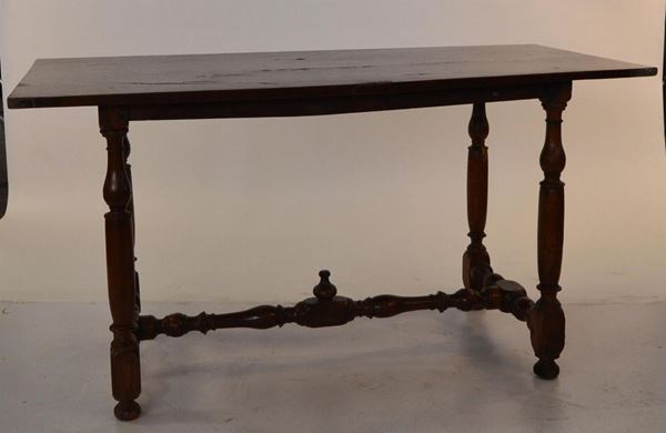 Tavolo, sec. XVIII, in noce, piano&nbsp;&nbsp;&nbsp;&nbsp;&nbsp;&nbsp;&nbsp;&nbsp;&nbsp;&nbsp;&nbsp;&nbsp;&nbsp;&nbsp;&nbsp;&nbsp;&nbsp;&nbsp;&nbsp;&nbsp;&nbsp;&nbsp;&nbsp;&nbsp;&nbsp;&nbsp;&nbsp;&nbsp;&nbsp;&nbsp;&nbsp;&nbsp;&nbsp;&nbsp;&nbsp;&nbsp;&nbsp;&nbsp;&nbsp;&nbsp;