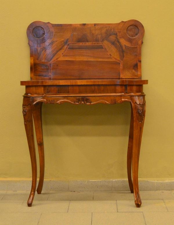 Tavolino da gioco, in stile '700, in&nbsp; noce,