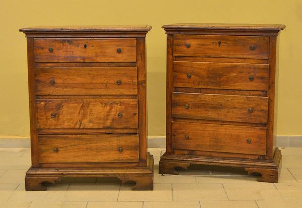 Coppia di credenzini, in stile '700, in abete&nbsp;&nbsp;&nbsp;&nbsp;&nbsp;&nbsp;&nbsp;&nbsp;&nbsp;&nbsp;&nbsp;&nbsp;&nbsp;&nbsp;&nbsp;&nbsp;&nbsp;&nbsp;&nbsp;&nbsp;&nbsp;&nbsp;&nbsp;&nbsp;&nbsp;&nbsp;&nbsp;&nbsp;&nbsp;  - Asta GIOIELLI, ARGENTI, MOBILI E DIPINTI - Poggio Bracciolini Casa d'Aste
