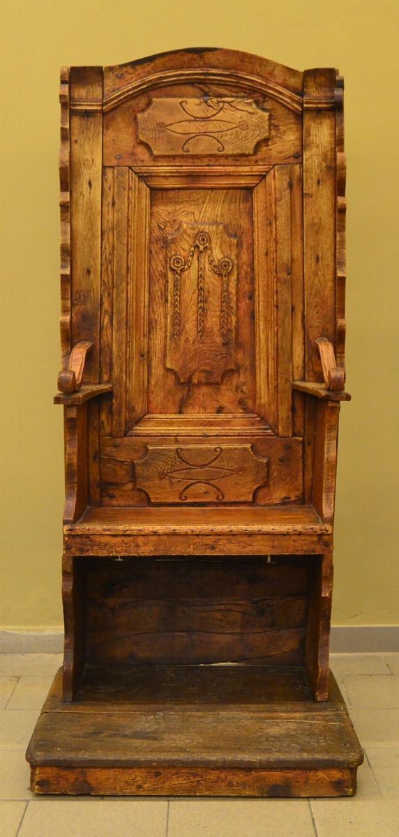 Trono, sec. XVIII, in castagno intagliato                         - Asta GIOIELLI, ARGENTI, MOBILI E DIPINTI - Poggio Bracciolini Casa d'Aste