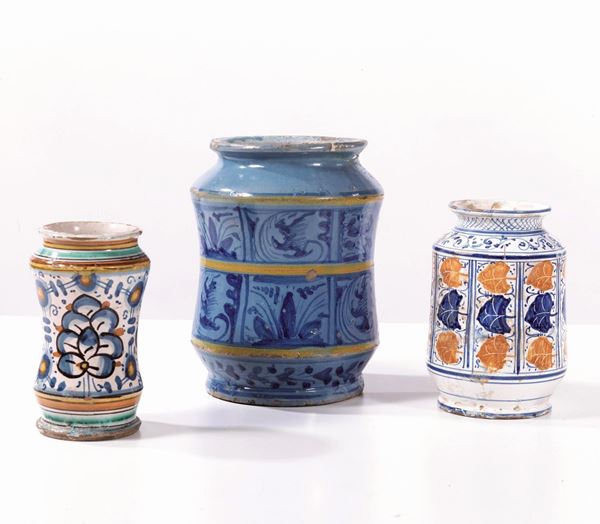 TRE ALBARELLI, TOSCANA, INIZI SEC. XVII E SEC. XX                       - Asta DECORAZIONE D'INTERNI - Poggio Bracciolini Casa d'Aste