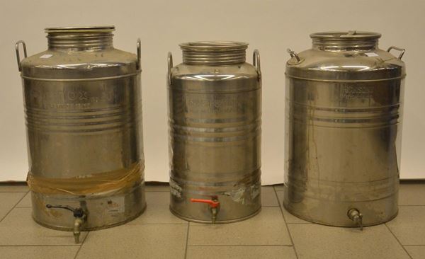 Tre bidoni per olio, in acciaio inox, due da 50 litri ed uno da 30,&nbsp;&nbsp;&nbsp;&nbsp;&nbsp;&nbsp;&nbsp;
