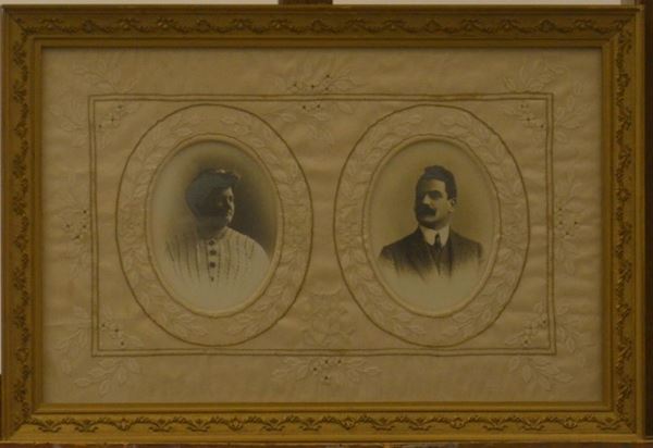 Cornice, sec. XX, in legno decorato,&nbsp;&nbsp;&nbsp;&nbsp;&nbsp;&nbsp;&nbsp;&nbsp;&nbsp;&nbsp;&nbsp;&nbsp;&nbsp;&nbsp;&nbsp;&nbsp;&nbsp;&nbsp;&nbsp;&nbsp;&nbsp;&nbsp;&nbsp;&nbsp;&nbsp;&nbsp;&nbsp;&nbsp;&nbsp;&nbsp;&nbsp;&nbsp;&nbsp;&nbsp;&nbsp;&nbsp;&nbsp;&nbsp;