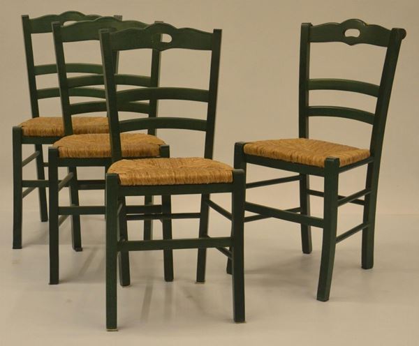 Quattro sedie, sec. XX, in legno laccato&nbsp;&nbsp;&nbsp;&nbsp;&nbsp;&nbsp;&nbsp;&nbsp;&nbsp;&nbsp;&nbsp;&nbsp;&nbsp;&nbsp;&nbsp;&nbsp;&nbsp;&nbsp;&nbsp;&nbsp;&nbsp;&nbsp;&nbsp;&nbsp;&nbsp;&nbsp;&nbsp;&nbsp;&nbsp;&nbsp;&nbsp;&nbsp;&nbsp;&nbsp;