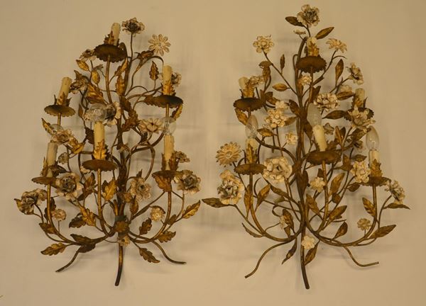 Due applique, inizi sec. XX, in metallo laccato&nbsp;&nbsp;&nbsp;&nbsp;&nbsp;&nbsp;&nbsp;&nbsp;&nbsp;&nbsp;&nbsp;&nbsp;&nbsp;&nbsp;&nbsp;&nbsp;&nbsp;&nbsp;&nbsp;&nbsp;&nbsp;&nbsp;&nbsp;&nbsp;&nbsp;&nbsp;&nbsp;