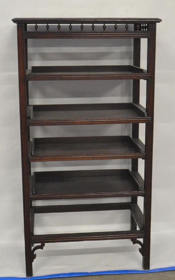 Etagere, sec. XX, in mogano con piani estraibili&nbsp;&nbsp;&nbsp;&nbsp;&nbsp;&nbsp;&nbsp;&nbsp;&nbsp;&nbsp;&nbsp;&nbsp;&nbsp;&nbsp;&nbsp;&nbsp;&nbsp;&nbsp;&nbsp;&nbsp;&nbsp;&nbsp;&nbsp;&nbsp;&nbsp;&nbsp;