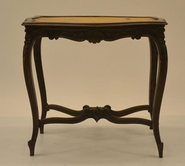 Tavolino da centro, in stile '700, in legno&nbsp;&nbsp;&nbsp;&nbsp;&nbsp;&nbsp;&nbsp;&nbsp;&nbsp;&nbsp;&nbsp;&nbsp;&nbsp;&nbsp;&nbsp;&nbsp;&nbsp;&nbsp;&nbsp;&nbsp;&nbsp;&nbsp;&nbsp;&nbsp;&nbsp;&nbsp;&nbsp;&nbsp;&nbsp;&nbsp;&nbsp;
