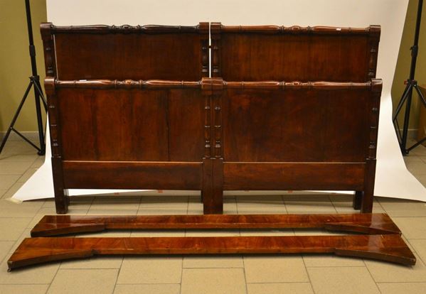 Letto matrimoniale, inizi sec. XX, in radica,&nbsp;&nbsp;&nbsp;&nbsp;&nbsp;&nbsp;&nbsp;&nbsp;&nbsp;&nbsp;&nbsp;&nbsp;&nbsp;&nbsp;&nbsp;&nbsp;&nbsp;&nbsp;&nbsp;&nbsp;&nbsp;&nbsp;&nbsp;&nbsp;&nbsp;&nbsp;&nbsp;&nbsp;&nbsp;  - Asta DIPINTI, MOBILI  E OGGETTI D'ARTE - Poggio Bracciolini Casa d'Aste