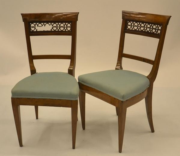 Coppia di sedie, in stile '700, in noce,&nbsp;&nbsp;&nbsp;&nbsp;&nbsp;&nbsp;&nbsp;&nbsp;&nbsp;&nbsp;&nbsp;&nbsp;&nbsp;&nbsp;&nbsp;&nbsp;&nbsp;&nbsp;&nbsp;&nbsp;&nbsp;&nbsp;&nbsp;&nbsp;&nbsp;&nbsp;&nbsp;&nbsp;&nbsp;&nbsp;&nbsp;&nbsp;&nbsp;&nbsp;