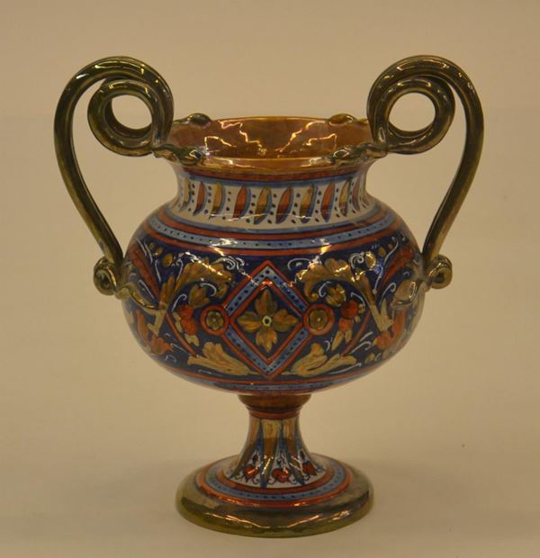Coppa, sec. XX, in maiolica policroma                                     