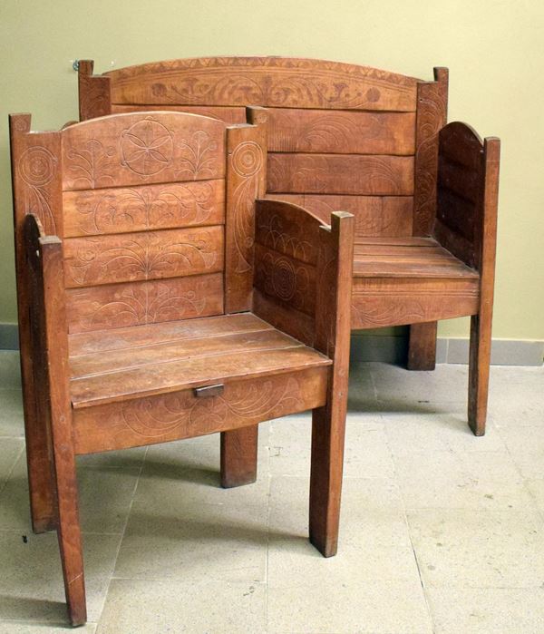 Panca a due posti e poltrona, sec. XX                                       - Asta DIPINTI, MOBILI  E OGGETTI D'ARTE - Poggio Bracciolini Casa d'Aste