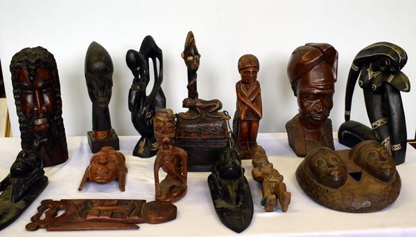 Lotto di quindici sculture, Africa, sec. XX,                                - Asta DIPINTI, MOBILI  E OGGETTI D'ARTE - Poggio Bracciolini Casa d'Aste